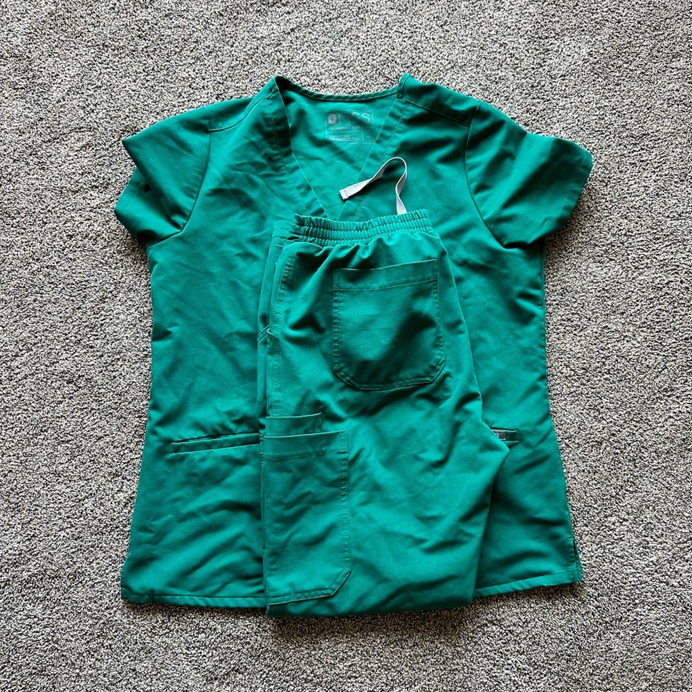 Figs medium petite scrubs set, hunter green.